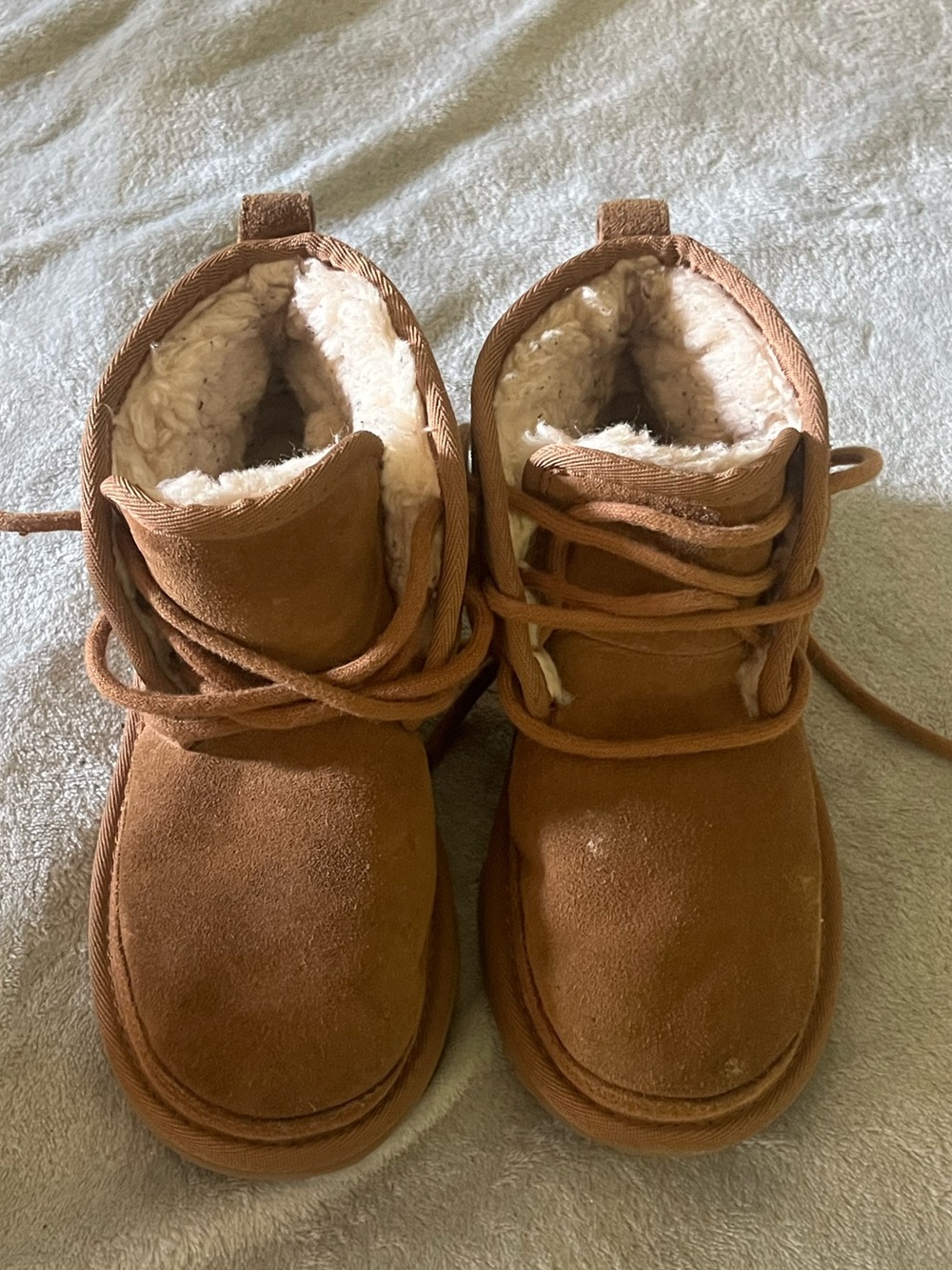 UGG Kids Chestnut Lace-Up Shearling Boots